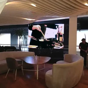 Pantalla led gigante interior Multiled para eventos ubicada en el Restaurante de Patagonia Flooring Design & Art Center