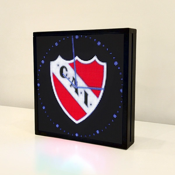 Reloj led de agujas digital bandera de club de futbol con el escudo de independiente 32x32 vista perfil