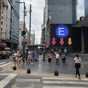 Pantalla led gigante Multiled exterior en vía pública para estacionamiento y publicidad corrientes y 9 de julio CABA