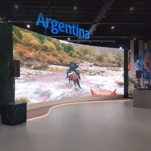 pantalla-stand-curva-Expo-fit-P2,5