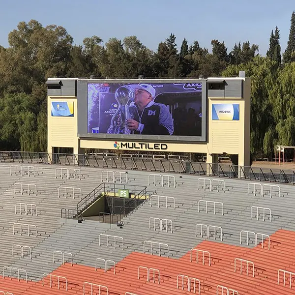 Pantalla-exterior-estadio-futbol-cancha-Mendoza-1