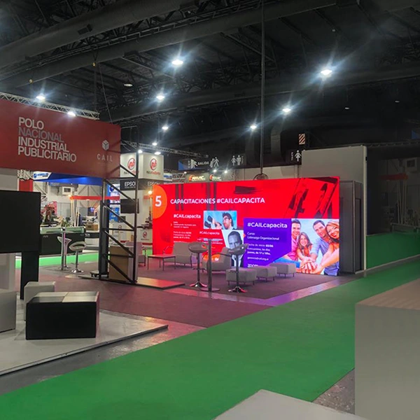 pantalla-interior-lateral-piso-exposign-stand-cail