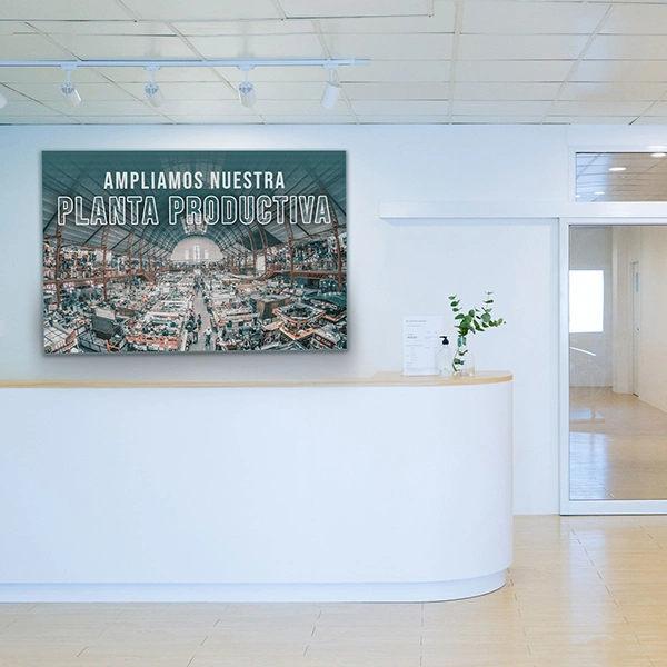 pantalla-ultradelgada-Recepcion-corporativa-comunicacion-interna