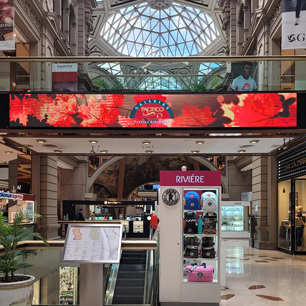 pantalla-ultradelgada-shopping-frontal-interior-pasillo-galerías-pacífico