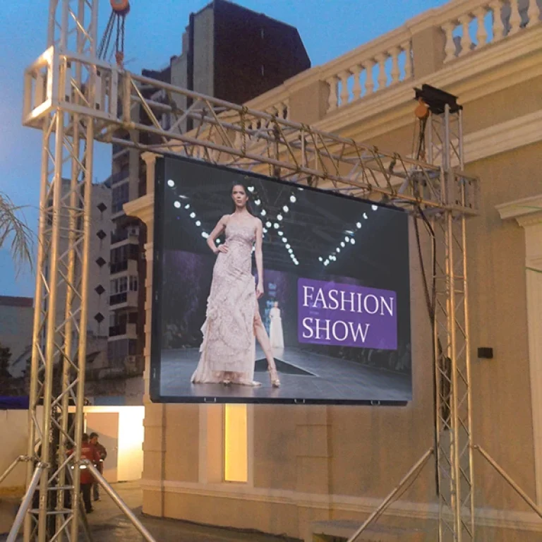 pantalla-exterior-evento-desfile-rental-moda