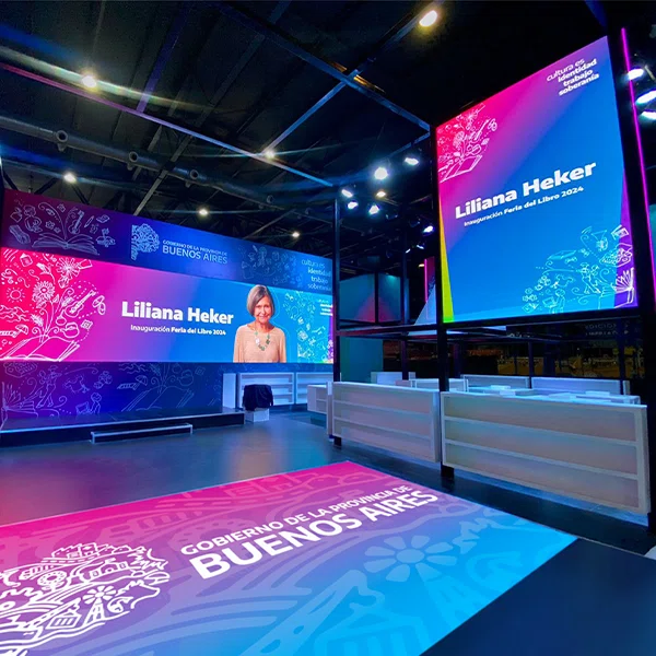 Pantallas gigantes Multiled para eventos y exposiciones reemplazando la panelería y piso led para stand en feria del libro 2024